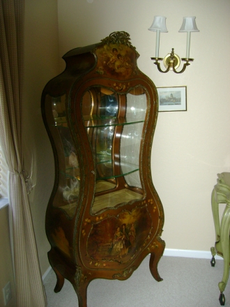 Curved glass cabinet repaired and restored.
Replaced curved glass.
Kept the hand painting as original as  possible